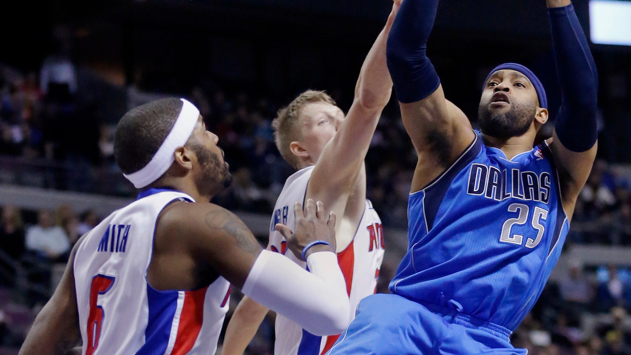 Mavericks hold off Pistons for win